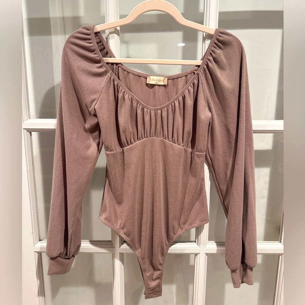 🌸Altar’d State🌸 Soft v-neck bustier rib boho knit spring bodysuit, blush color